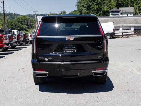Used 2024 Cadillac Escalade Premium Luxury AWD/4WD image 5