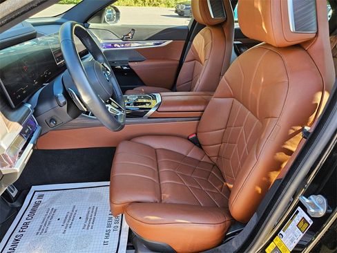 Used 2024 BMW i7 xDrive60 image 8