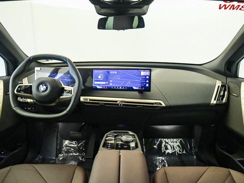 Used 2026 BMW iX xDrive60 AWD/4WD image 15