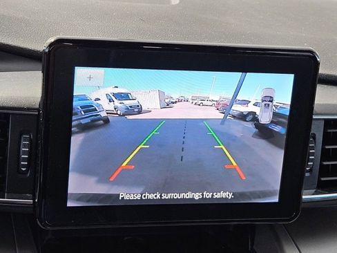 Used 2022 Ford Explorer XLT w/ Equipment Group 202A image 12