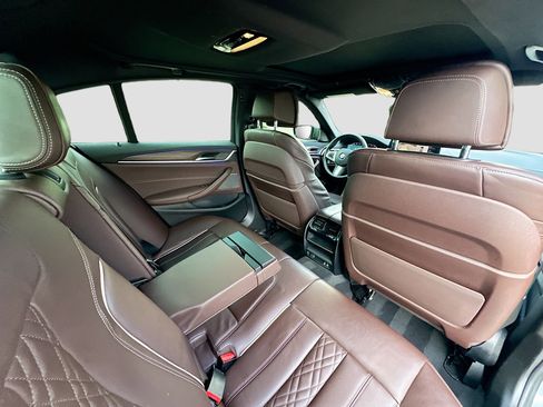 Used 2022 BMW M550i xDrive image 31