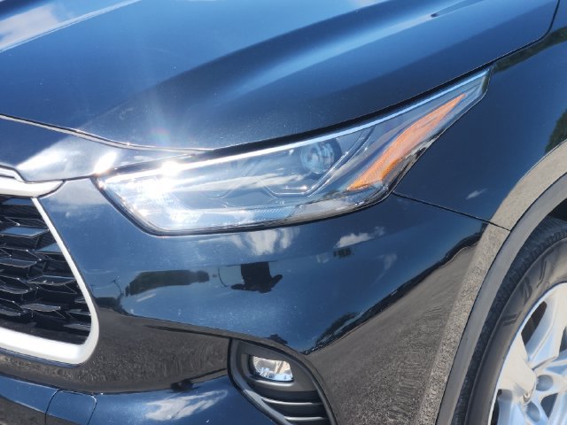 Used 2024 Toyota Highlander LE AWD/4WD image 7
