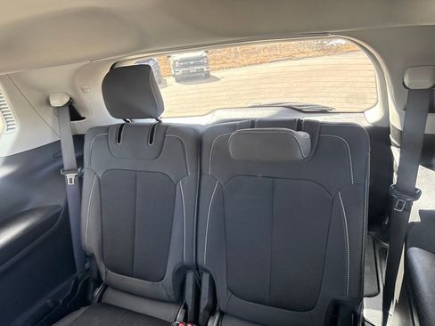 Used 2023 Jeep Grand Cherokee L Laredo image 22