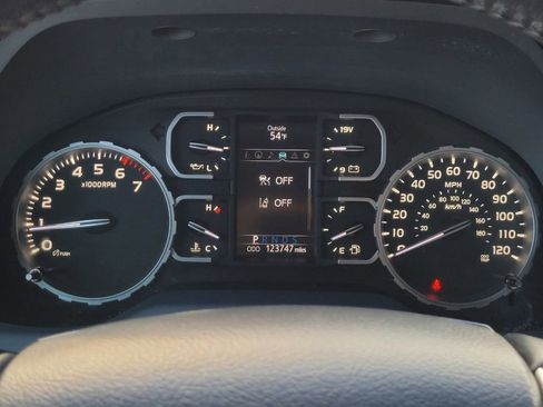 Used 2019 Toyota Tundra Platinum image 11
