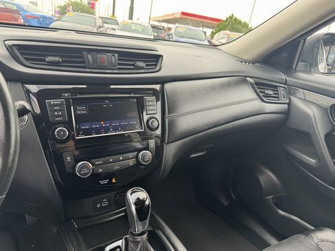 Used 2018 Nissan Rogue SL FWD image 16