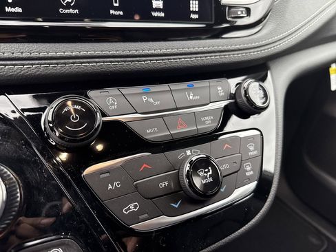 New 2026 Chrysler Pacifica Select FWD image 23