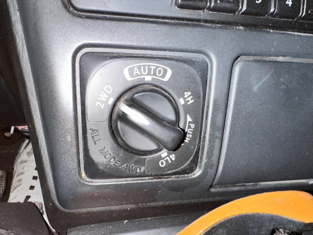 Used 2002 INFINITI QX4 4WD w/ (X03) Heated Seats Pkg image 30
