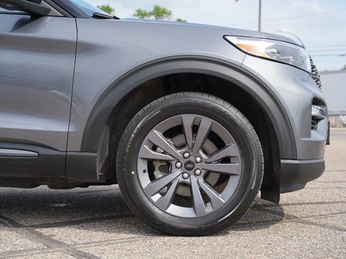 Used 2023 Ford Explorer XLT w/ Equipment Group 202A AWD/4WD image 13