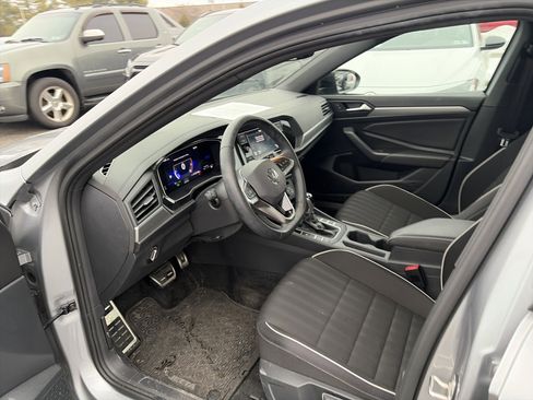 Used 2024 Volkswagen Jetta Sport image 10