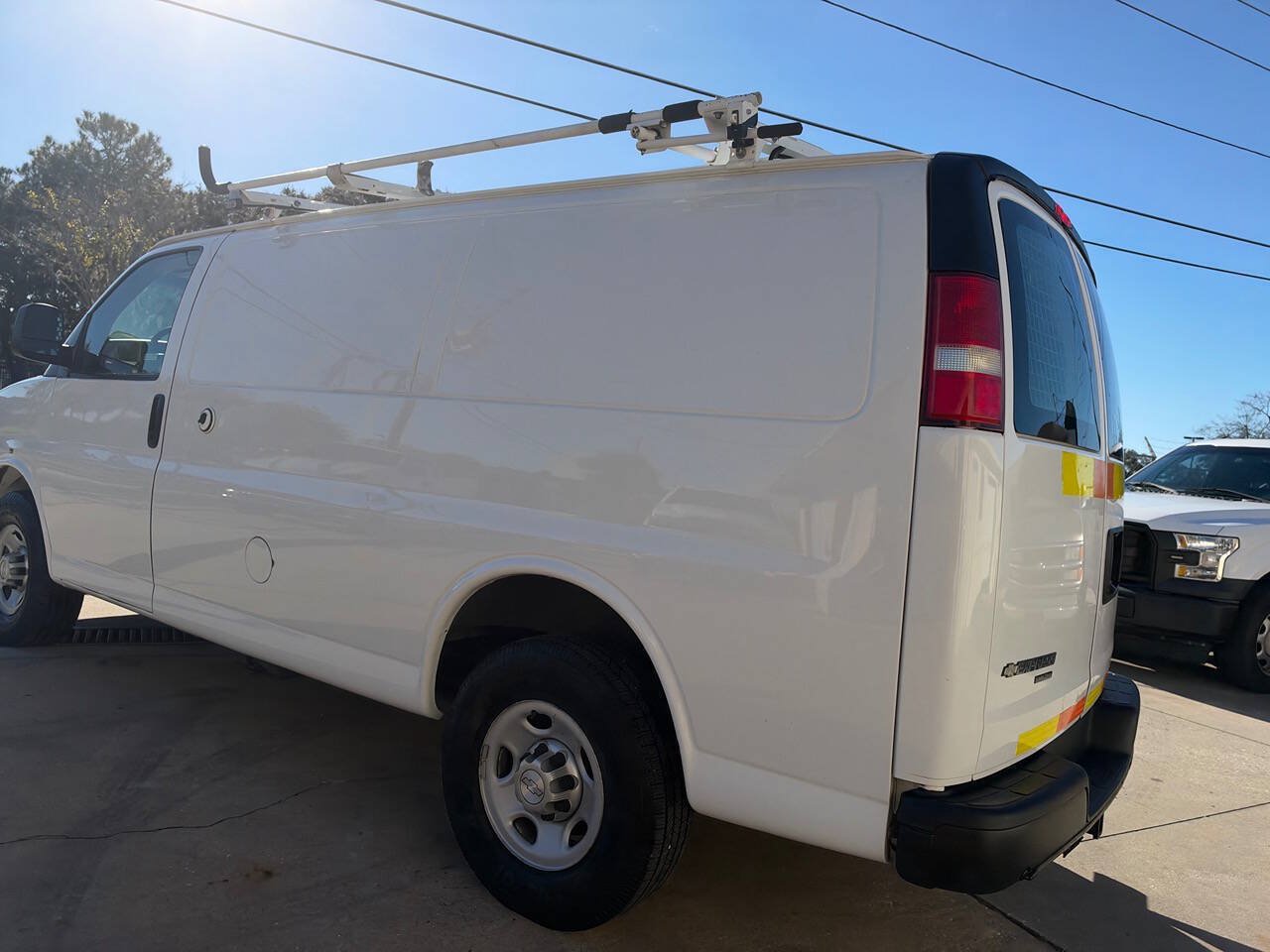 Used 2015 Chevrolet Express 2500 RWD image 19