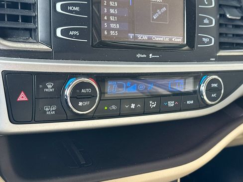 Used 2015 Toyota Highlander Plus AWD/4WD image 21