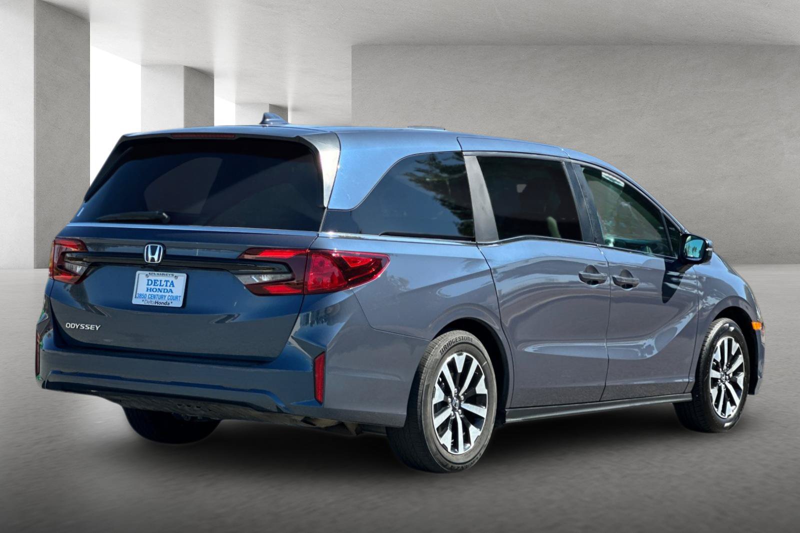 Certified 2025 Honda Odyssey EX-L image 4