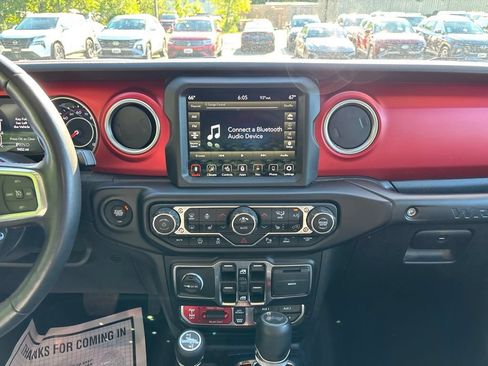 Used 2022 Jeep Wrangler Unlimited Rubicon w/ LED Lighting Group AWD/4WD image 24