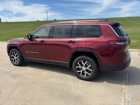 Used 2023 Jeep Grand Cherokee L Limited AWD/4WD image 5