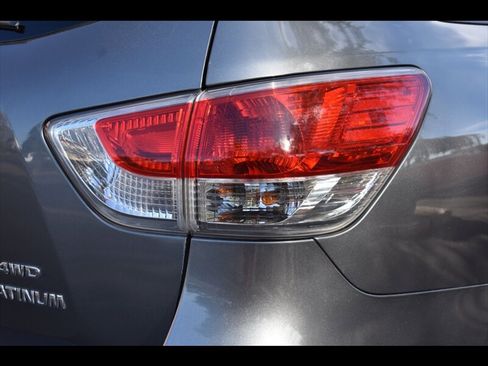 Used 2015 Nissan Pathfinder Platinum AWD/4WD image 56