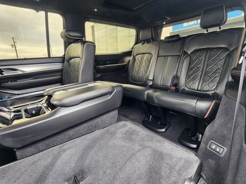 Used 2022 Jeep Grand Wagoneer Series III image 15