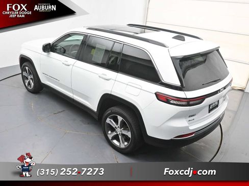 Used 2025 Jeep Grand Cherokee Limited AWD/4WD image 31