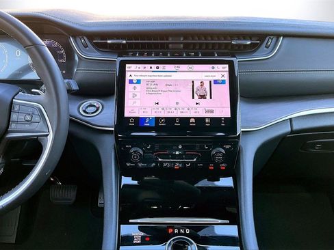 Certified 2024 Jeep Grand Cherokee Limited image 11