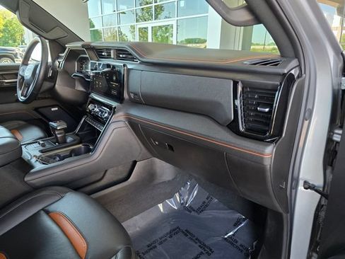 Used 2025 GMC Sierra 1500 AT4 AWD/4WD image 11