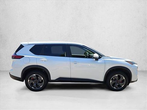 Used 2024 Nissan Rogue SV AWD/4WD image 5