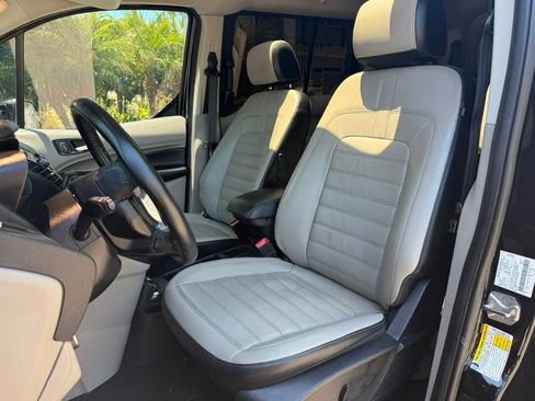 Used 2019 Ford Transit Connect Titanium w/ Titanium Premium Package FWD image 16