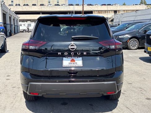 Used 2025 Nissan Rogue SV FWD image 3