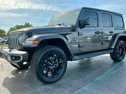 Used 2022 Jeep Wrangler Unlimited Sahara w/ Cold Weather Group AWD/4WD image 6