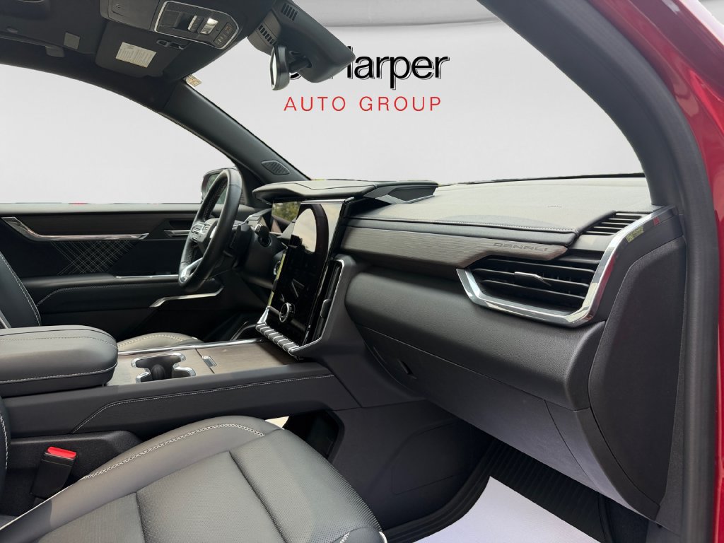 Used 2024 GMC Acadia Denali FWD image 30