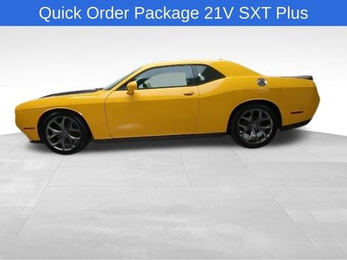 Used 2017 Dodge Challenger SXT Plus image 3