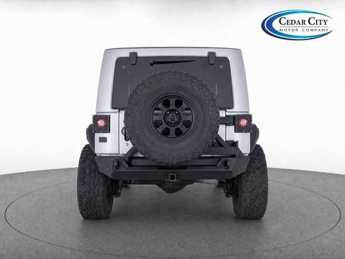 Used 2012 Jeep Wrangler Unlimited Rubicon w/ Connectivity Group AWD/4WD image 7