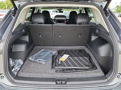 New 2025 Volkswagen Tiguan SE image 6