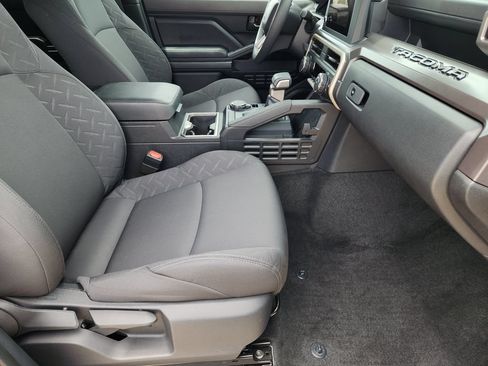 Used 2025 Toyota Tacoma SR5 w/ SR5 Upgrade Package AWD/4WD image 15
