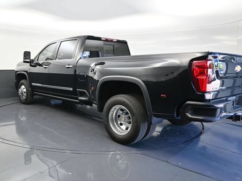 Used 2025 Chevrolet Silverado 3500 High Country w/ High Country Premium Package AWD/4WD image 3
