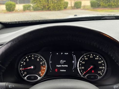 Used 2018 Jeep Renegade Latitude w/ Safety & Security Group image 18