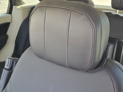 Used 2023 Land Rover Range Rover SE image 16