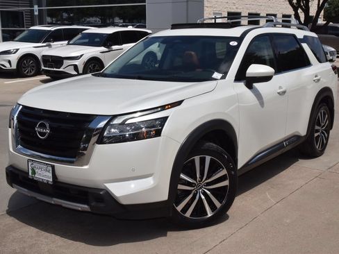 Used 2024 Nissan Pathfinder Platinum FWD image 45