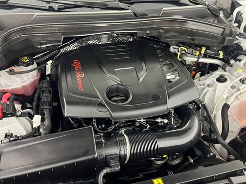 Used 2023 Alfa Romeo Stelvio Ti image 36