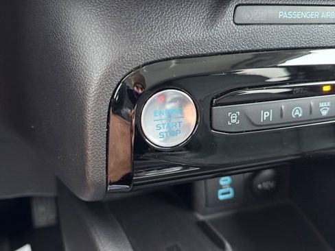 Certified 2023 Ford Escape Platinum w/ Premium Technology Package image 22