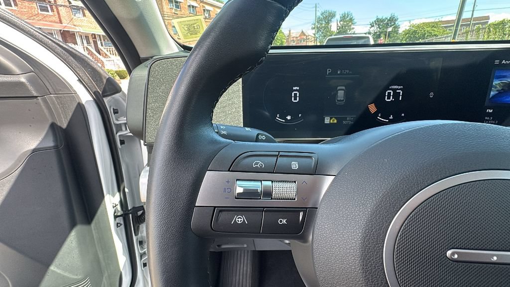 Used 2024 Hyundai Kona SEL AWD/4WD image 16