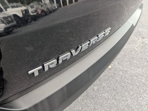 Used 2022 Chevrolet Traverse LS FWD image 29
