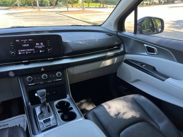 Used 2022 Kia Carnival LX FWD image 26