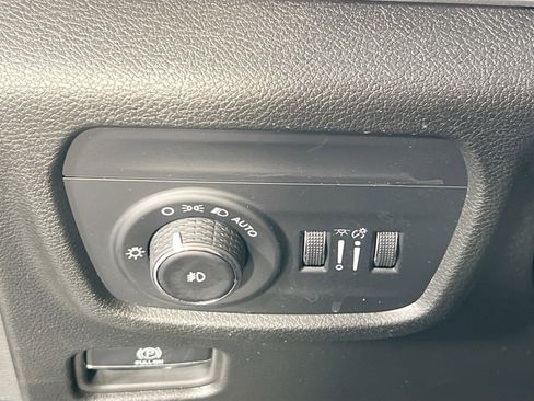 Used 2023 Jeep Grand Cherokee Limited image 10