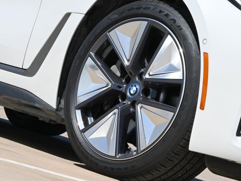 Certified 2023 BMW i4 eDrive35 w/ Premium Package image 9