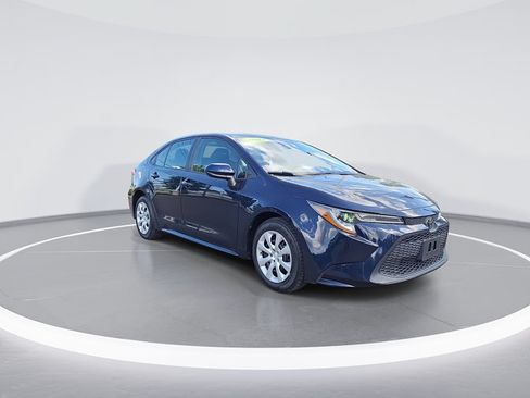 Used 2020 Toyota Corolla LE FWD image 2