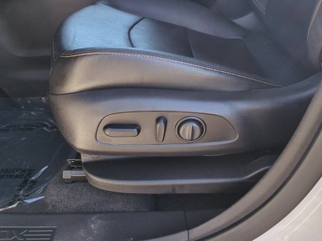 Used 2020 Chevrolet Equinox LT w/ Sport Edition FWD image 22