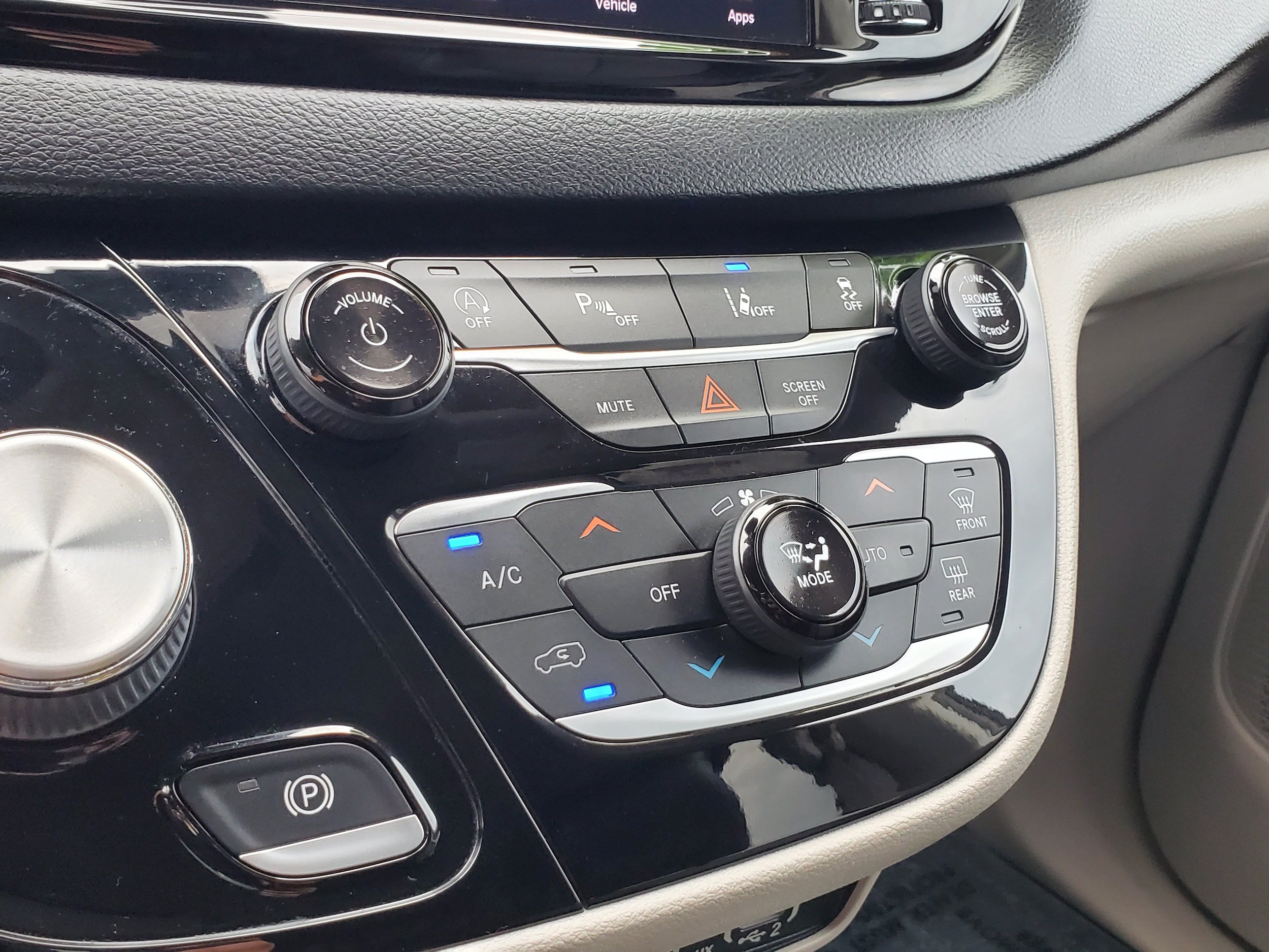 Used 2022 Chrysler Pacifica Touring-L FWD image 21