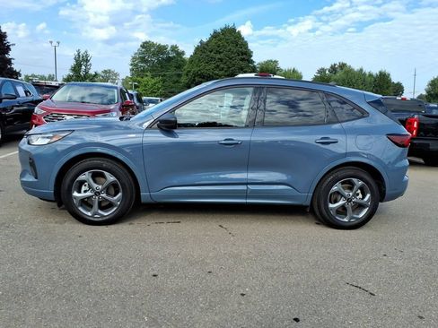 Used 2024 Ford Escape ST-Line w/ Tech Pack #1 AWD/4WD image 2