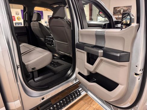 Used 2022 Ford F350 XLT w/ XLT Premium Package image 16