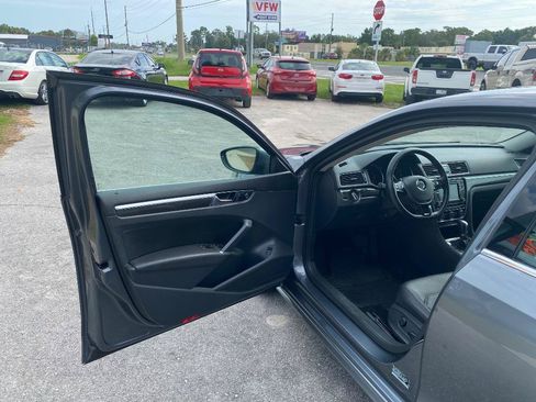 Used 2017 Volkswagen Passat 1.8T SE FWD image 13
