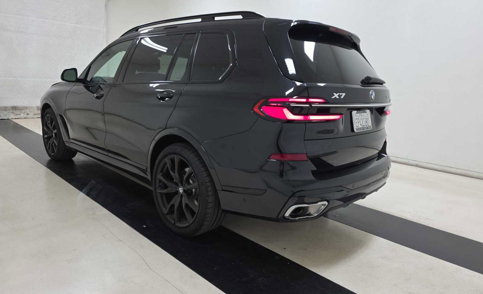 Used 2026 BMW X7 xDrive40i w/ M Sport Package AWD/4WD image 3